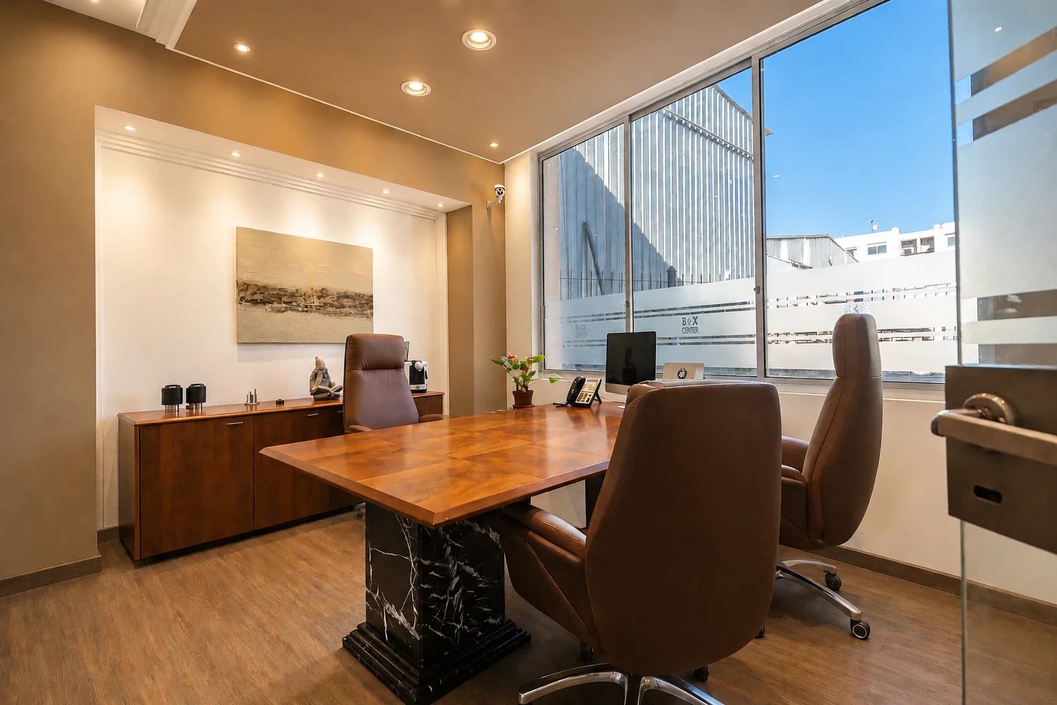 Oficinas y showrooms en alquiler en Box Center Montevideo